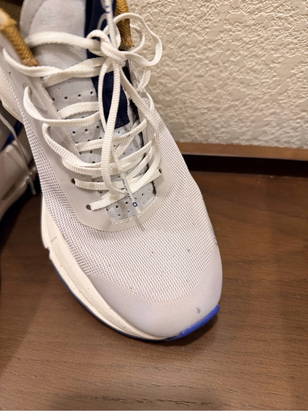 On Running women’s Sneakers in White, Navy & Tan size 7